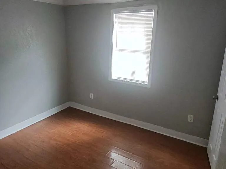 2198 Lyon Ave — Photo 6