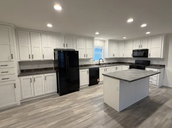 24213 Hemlock Cir #213, Chelsea, MI 48118