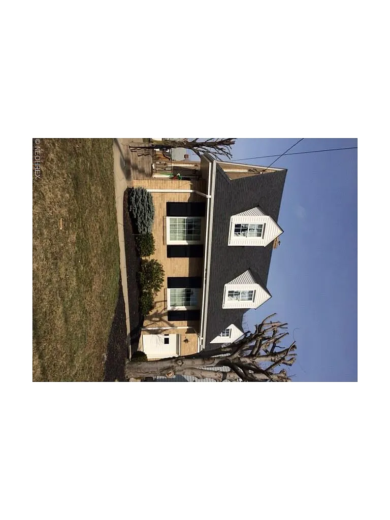 223 Como Ave photo 1