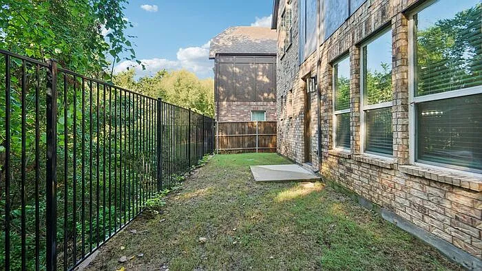 1703 Paytyn Dr — Photo 6