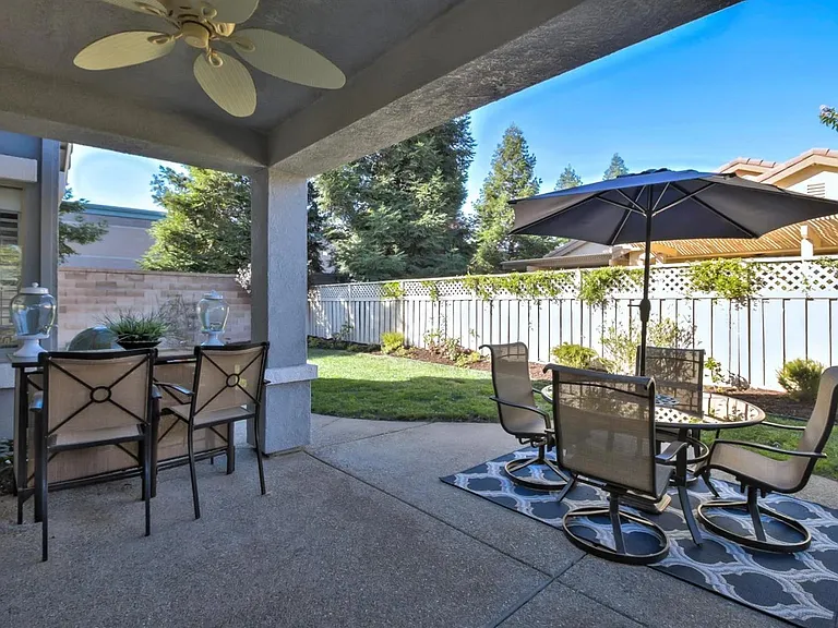 240 Bloomfield Ct — Photo 11