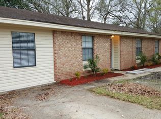 10108 Red Oak Ln, Moss Point, MS 39562