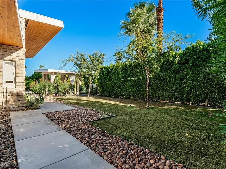 524 E Miraleste Ct — Photo 72