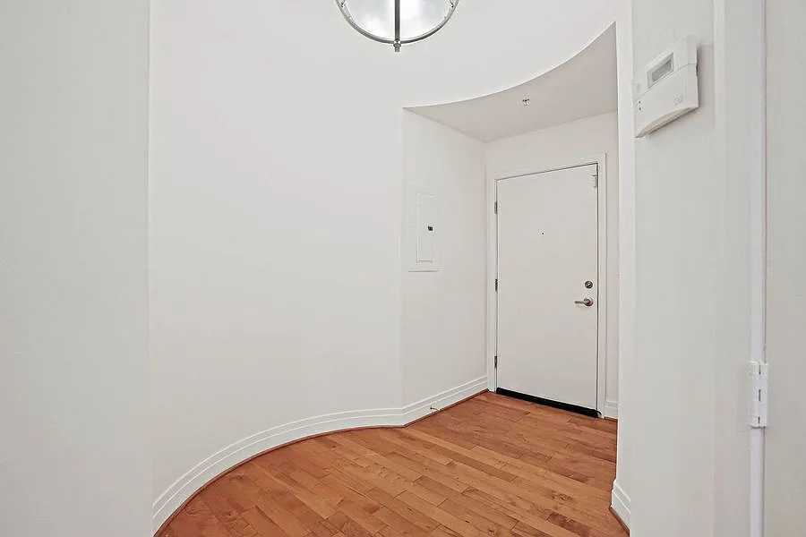 Luxury, 2 Bedroom Loft With Gym & Rooftop Deck - Parking And Storage Included! — Photo 3