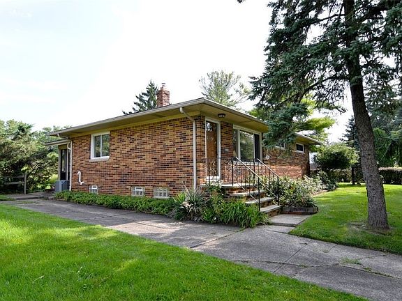 2nd image of 3000 Sprague Rd