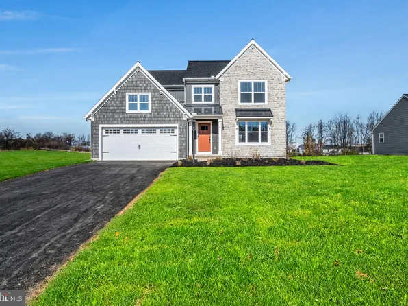 879 Ashfield Dr, Carlisle, PA 17015