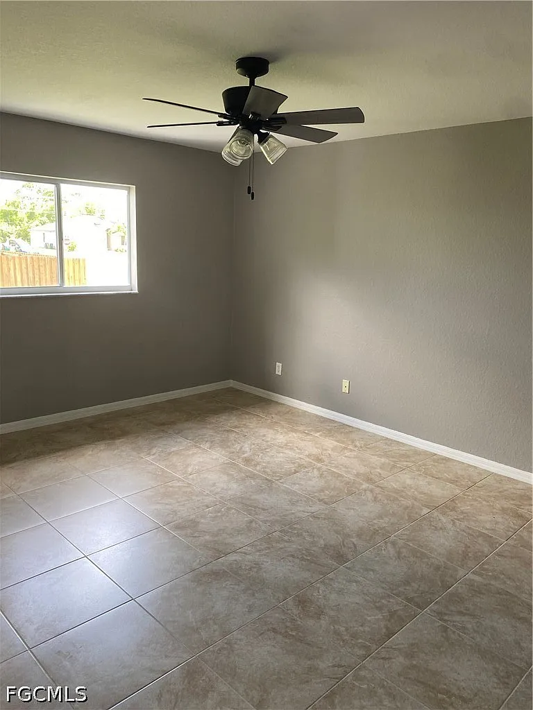 4 bed, 2.0 bath, 1712 sqft, $2,050 — Photo 4