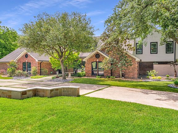 2nd image of 5310 Estate Ln