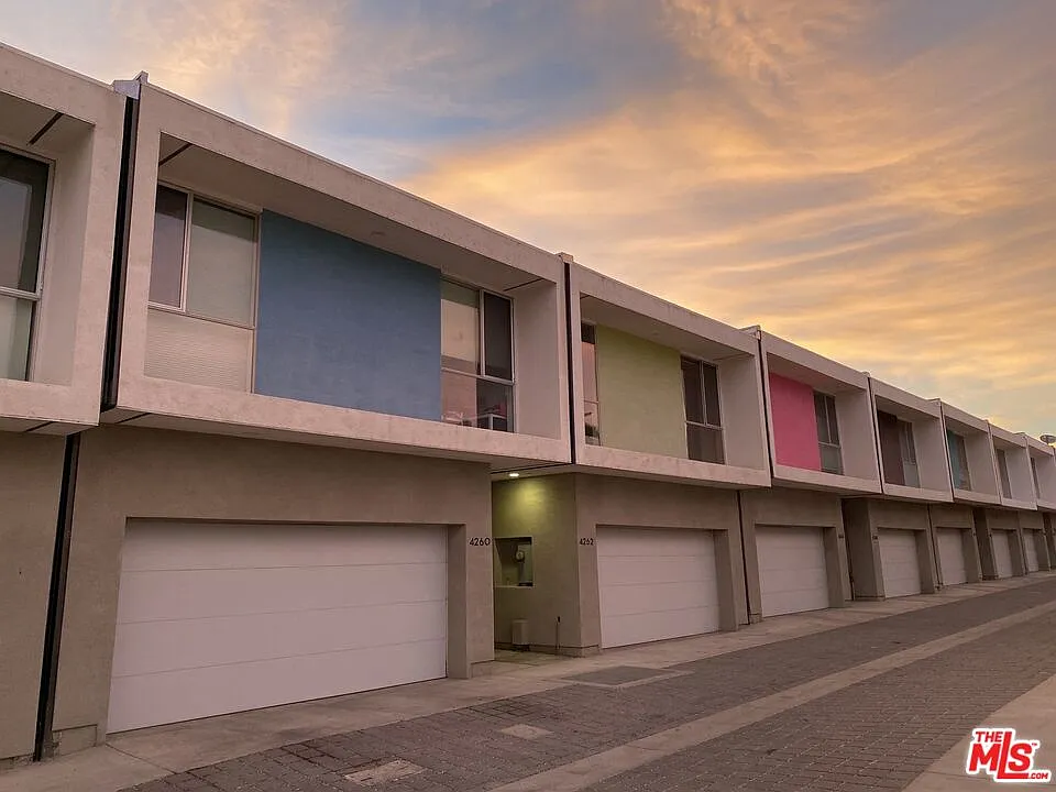 3 bed, 2.5 bath, 1616 sqft, $5,800 — Photo 2