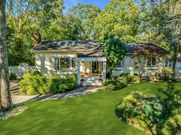 https://photos.zillowstatic.com/fp/885c5ab4a02d0117da005330872a1631-p_e.webp