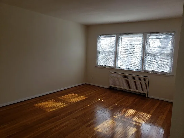 385 Cromwell Ave #2 — Photo 2
