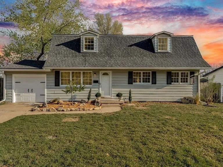 565 S Circle Dr — Photo 1