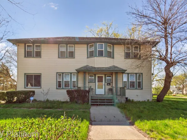 2411 10th St, Port Huron, MI 48060