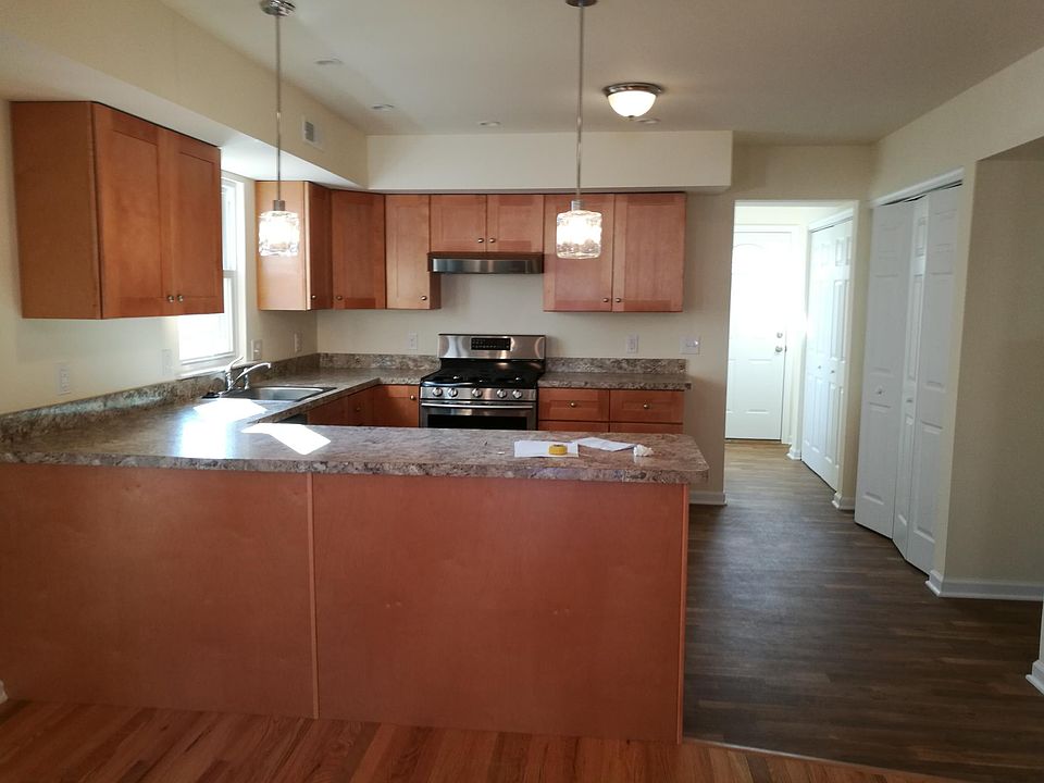2nd image of 62 N Laclede Pl