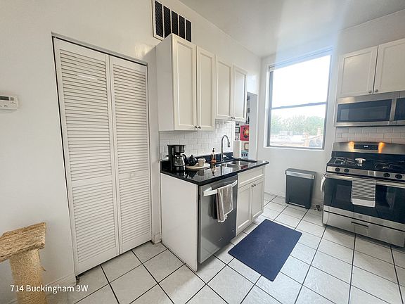 2nd image of 710-16 W Buckingham Pl #714-2E