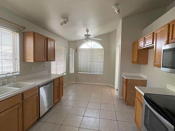 3rd image of 4522 W Laredo St