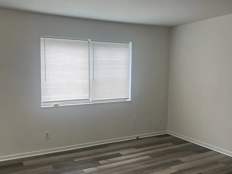 1038 Cherry Dr #5 — Photo 2