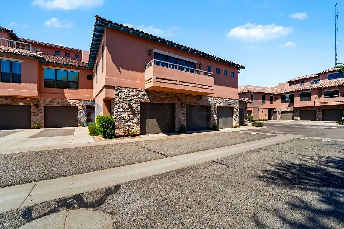 3 bed, 1500 sqft, $2,500 — Photo 2