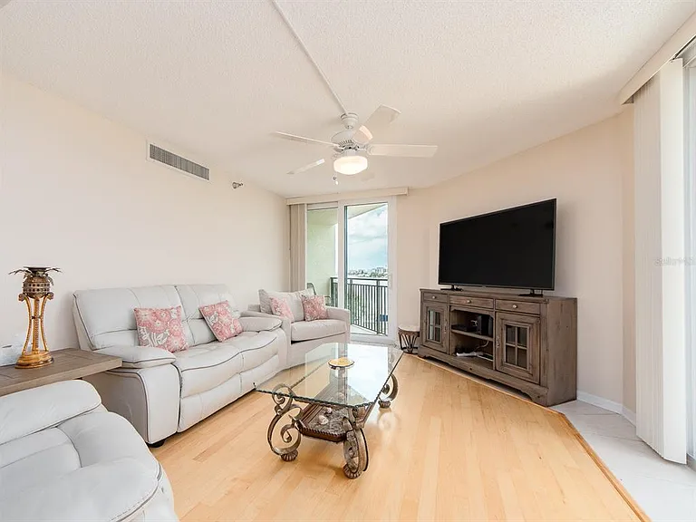 690 Island Way #404 — Photo 8