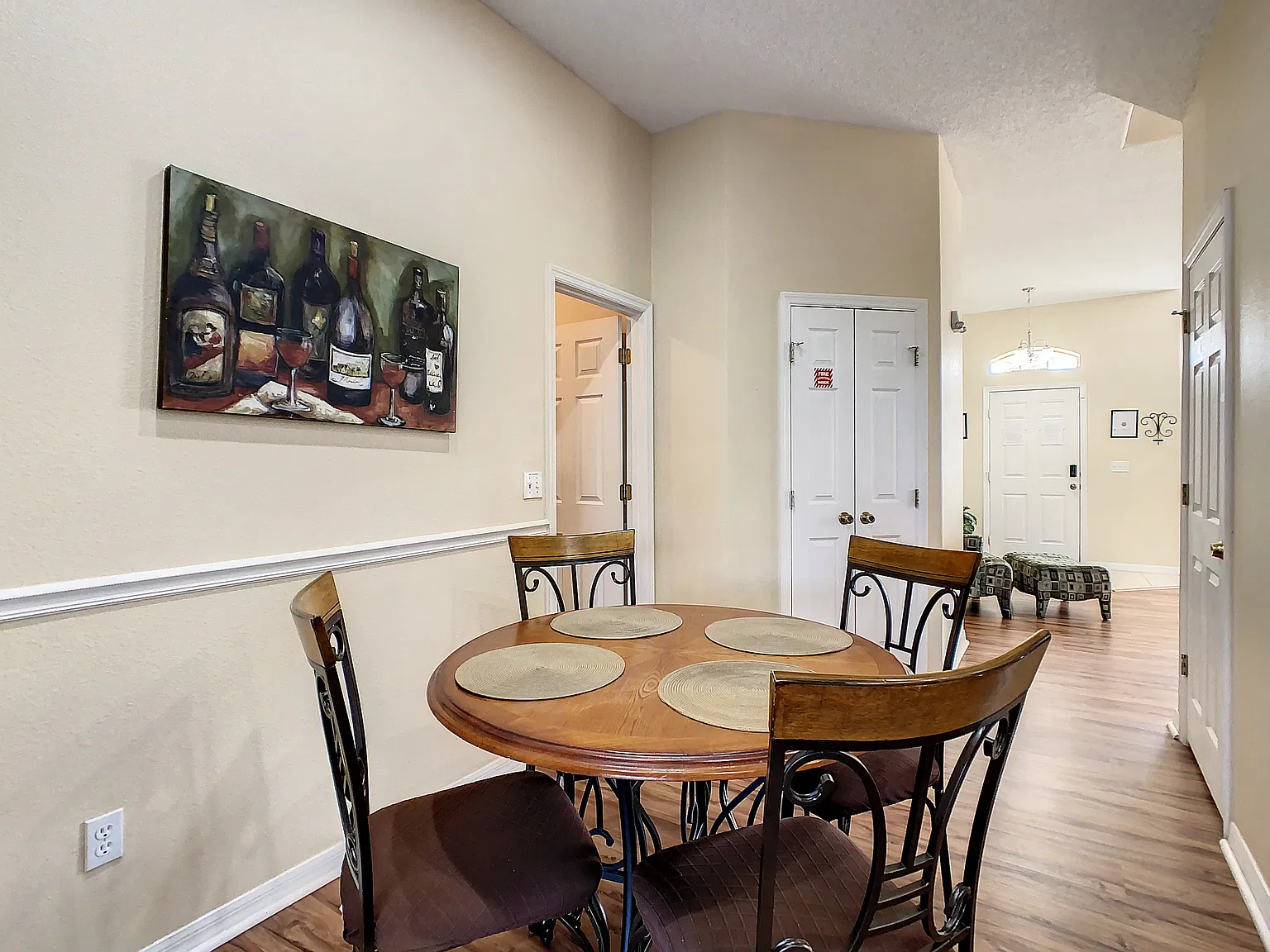 1 bed, 2200 sqft, $1,000 — Photo 4