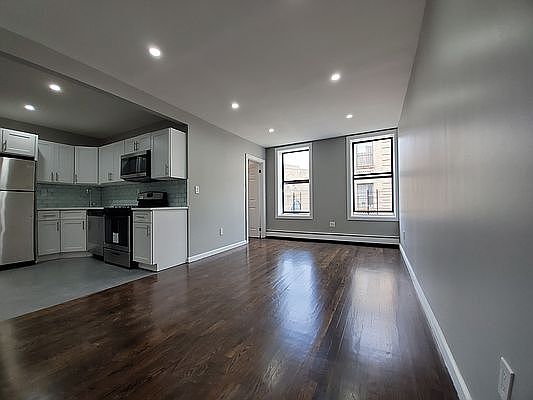 1st image of 215 E 164th St #2V
