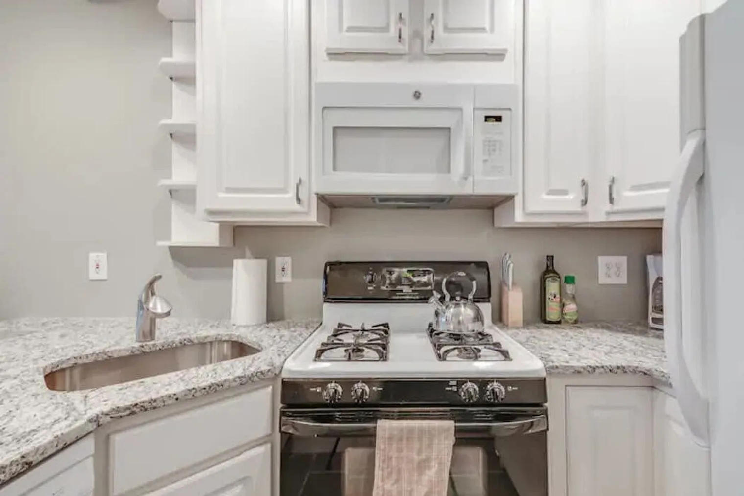 1 bed, 1.0 bath, 495 sqft, $1,992 — Photo 4