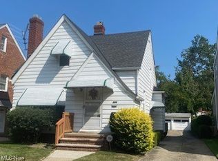 305 E 216th St, Euclid, OH