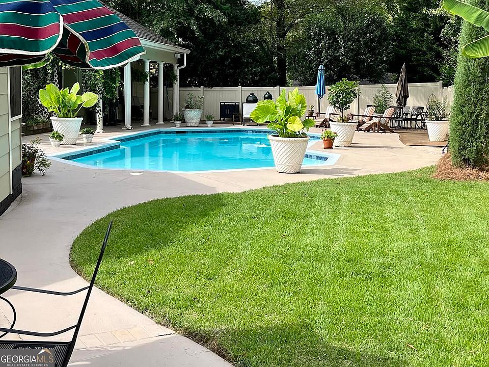 2nd image of 737 Maple Dr