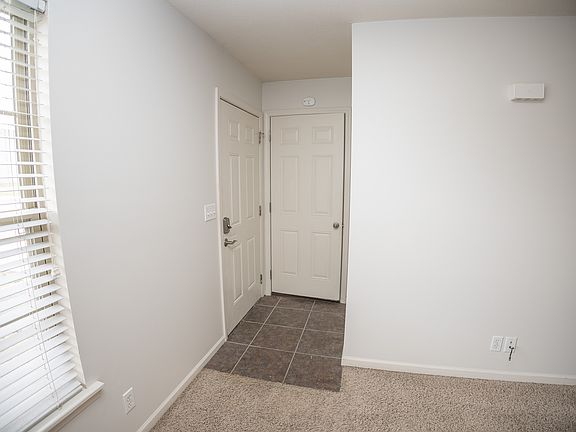 3rd image of 911 Ashley Dr APT B
