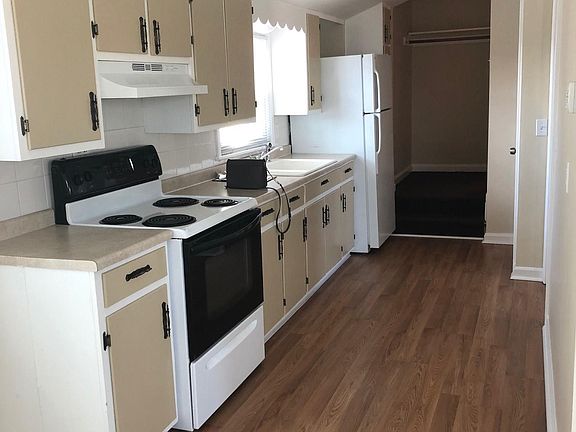 3rd image of 523 Traverse Blvd