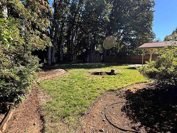 3rd image of 414 SW Westwood Dr