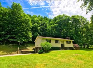 6 Young Ln, Hurricane, WV 25526