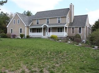 17 Colonial Dr, Mendon, MA 01756