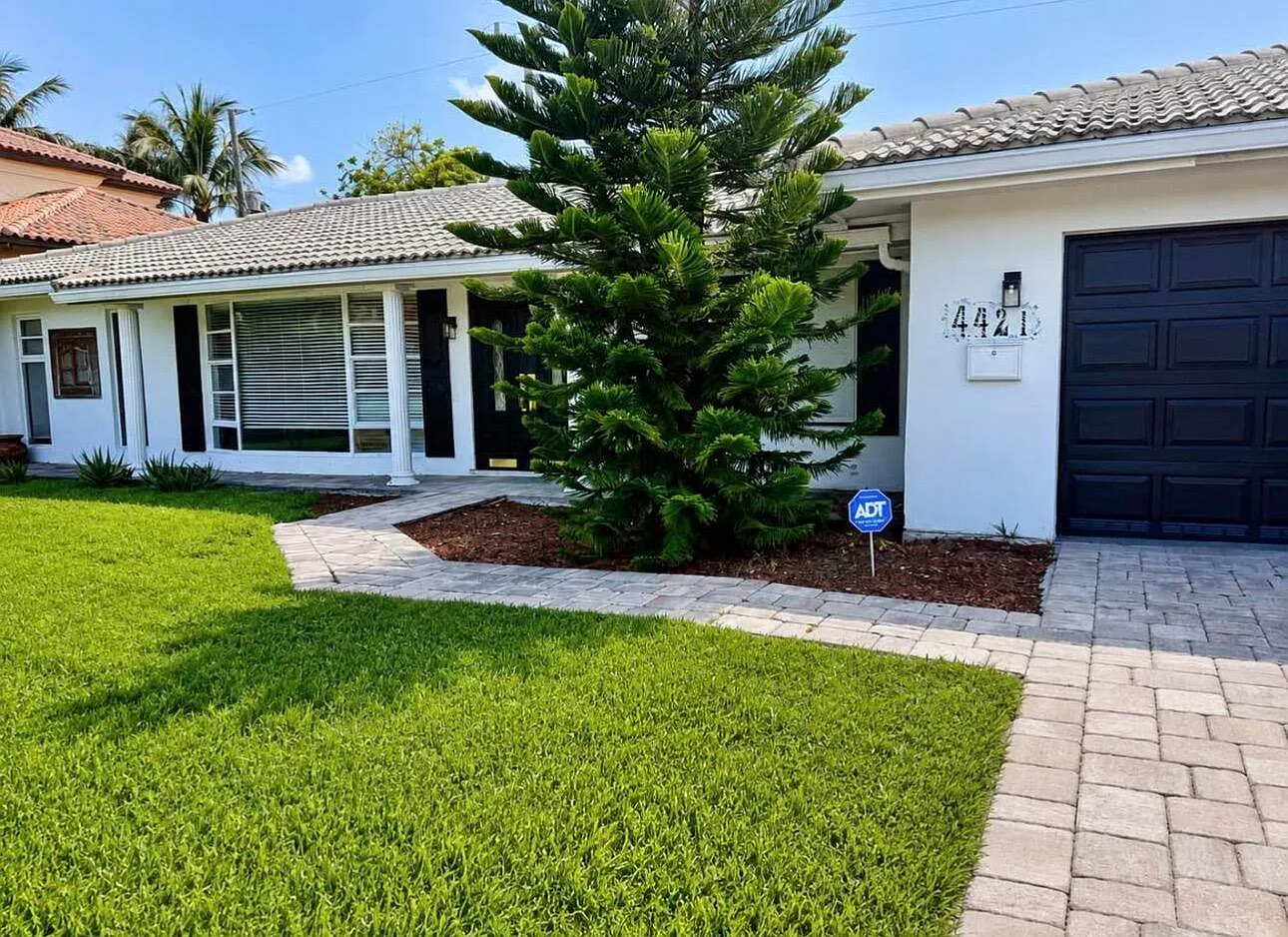 3 bed, 2.5 bath, 2035 sqft, $4,500 — Photo 1