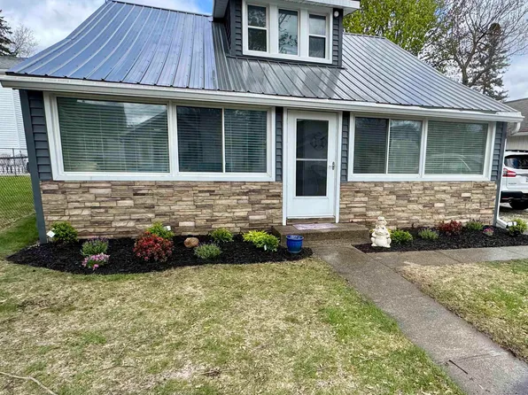 2381 Elm Park Dr, Manitou Beach, MI 49253