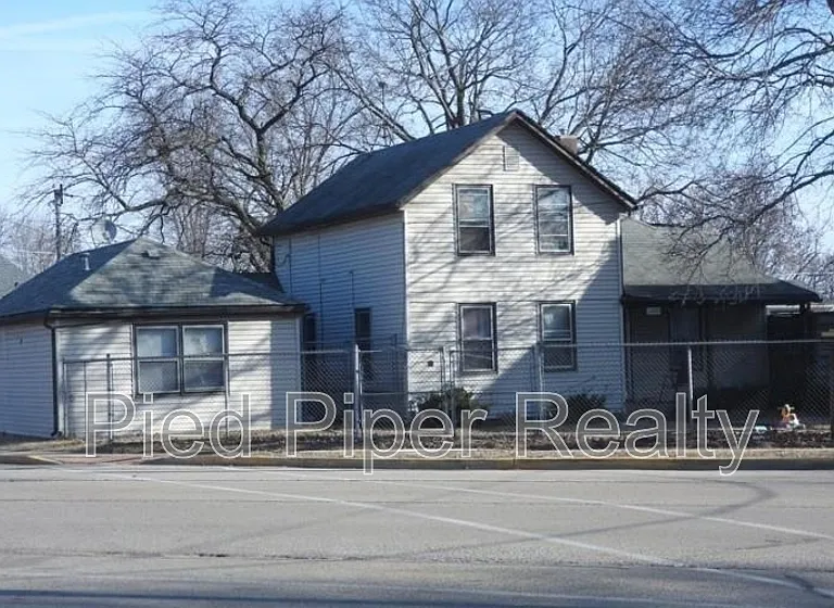 1203 S Galena Ave — Photo 1