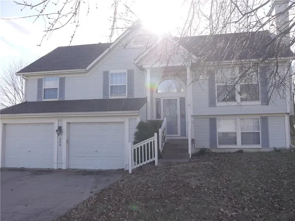 809 Stratford Dr, Raymore, MO 64083