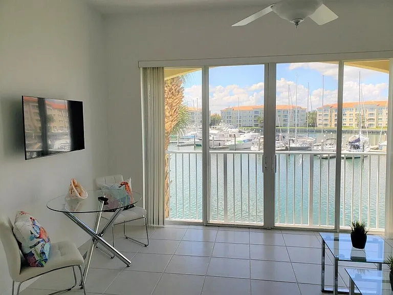10 Harbour Isle Dr E #204 — Photo 8