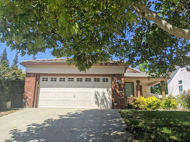 920 Rathbone Cir — Photo 2
