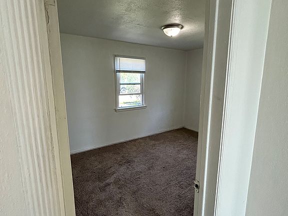 5th image of 2924 E Marshall Ave