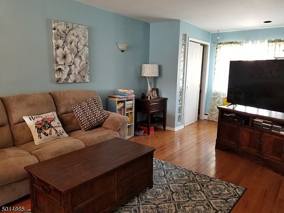 4th image of 22 Fairmount Pl #1X