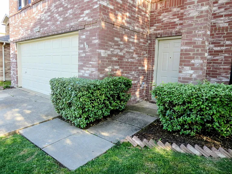 2348 White Oak Dr — Photo 5
