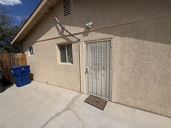 3rd image of 702 W Calle Castile