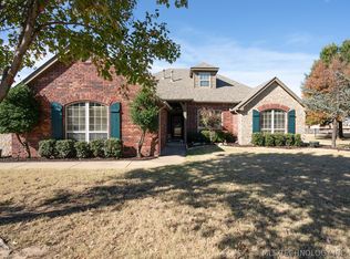 19721 E Fox Run Cir, Owasso, OK 74055