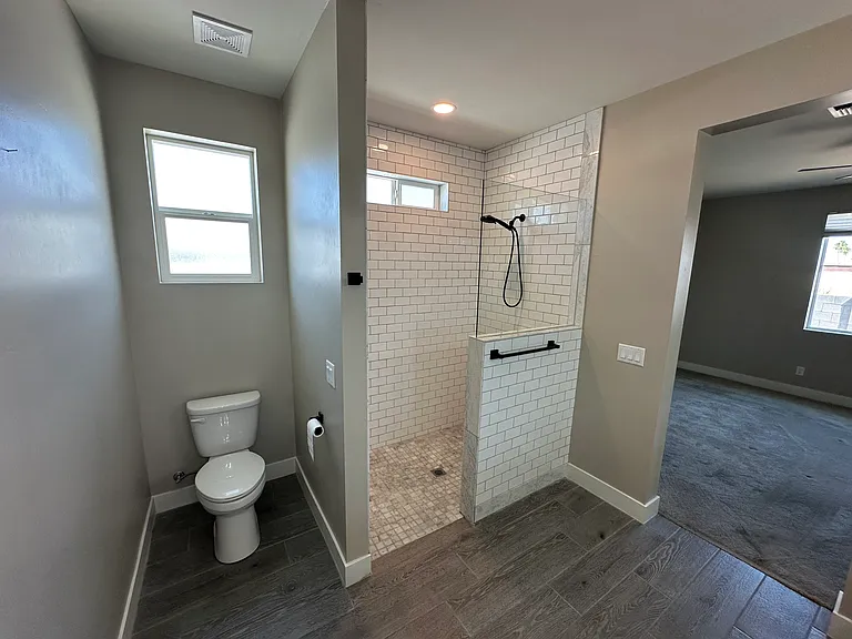5814 E Lockwood St — Photo 2