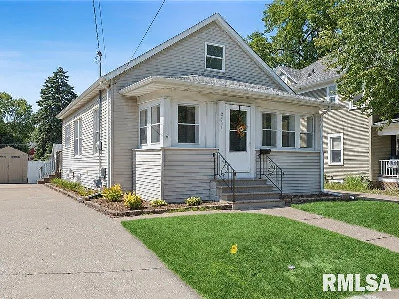 2334 Grand Ave photo 1