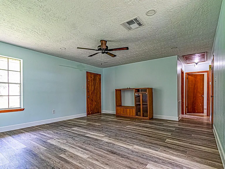 282 Normagene St — Photo 2