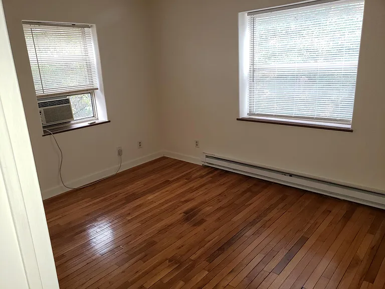 60 Woodlawn Ave — Photo 4