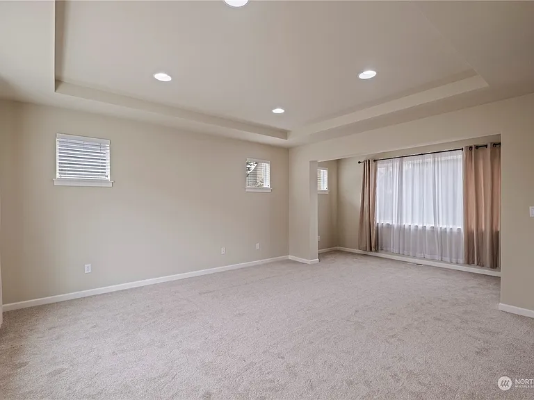574 Lyons Pl NE — Photo 16