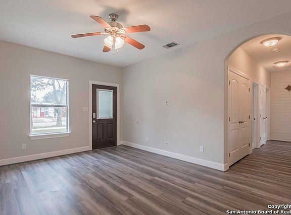 5th image of 1010 Gravel St